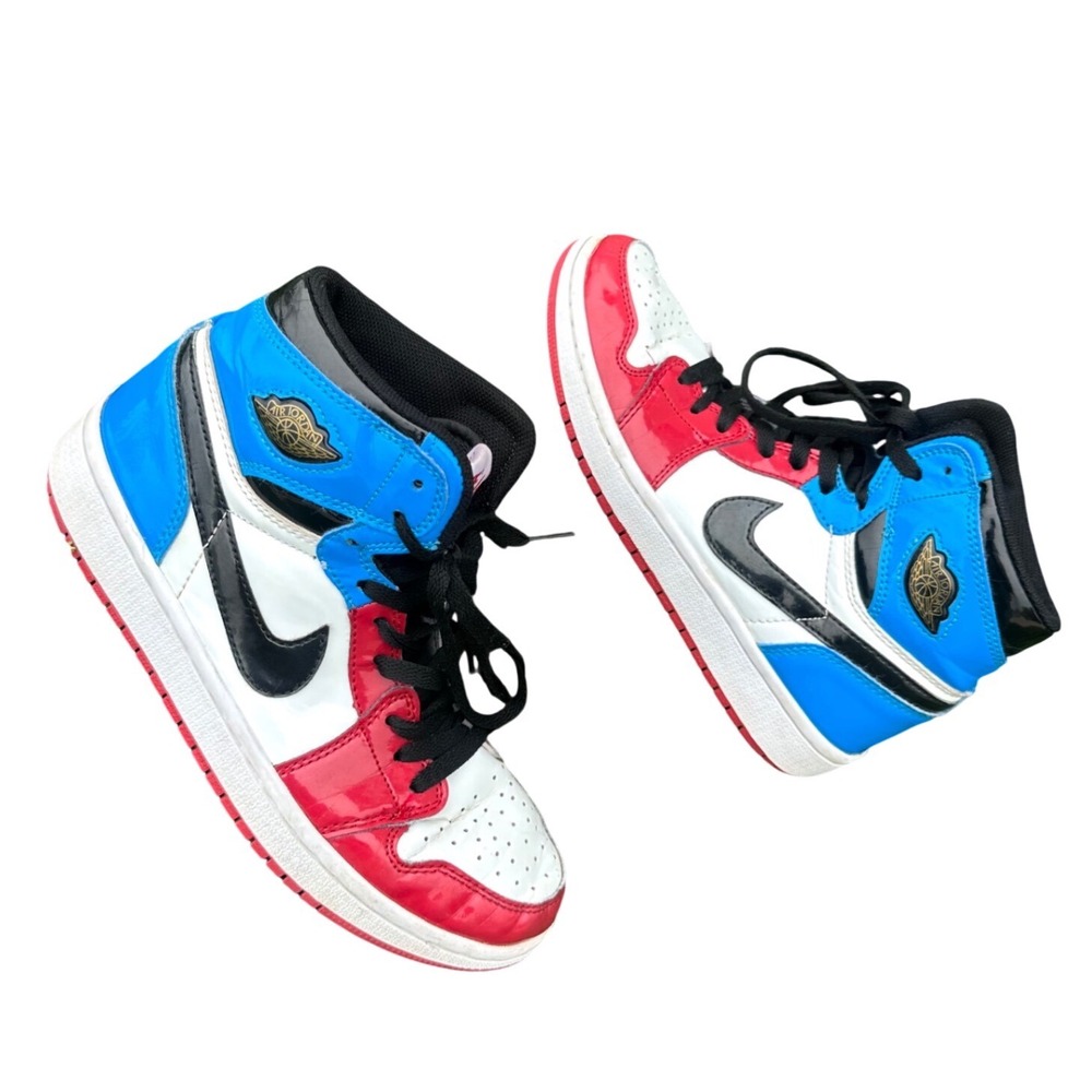 Nike Air Jordan 1 Retro High OG Fearless Sneakers UNC to Chicago Women's Size 7‎